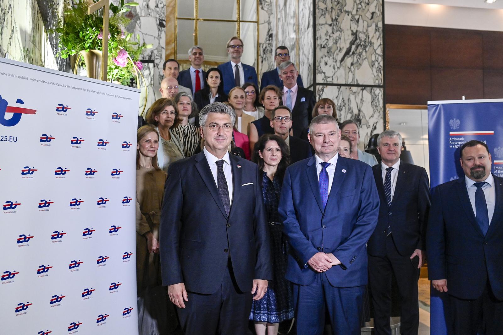 Premierminister Plenković bei einem Arbeitsessen mit Botschaftern der EU-Mitgliedsstaaten 9 pxl 050625 133882027 20250605153409