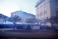 Bad Blue Boysi počeli s navijanjem i paljenjem baklji, Foto: Luka Stanzl/PIXSELL