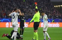 Kolo Muani dobiva crveni karton, Foto: Kai Pfaffenbach/REUTERS