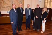 Franjo Kurtović, P. Tomislav Markić, Ludvik Medić, P. Nikola Pašalić, Ljubica Kurtović, Foto: Asociación Croata Dubrovnik / Hrvatska udruga Dubrovnik //