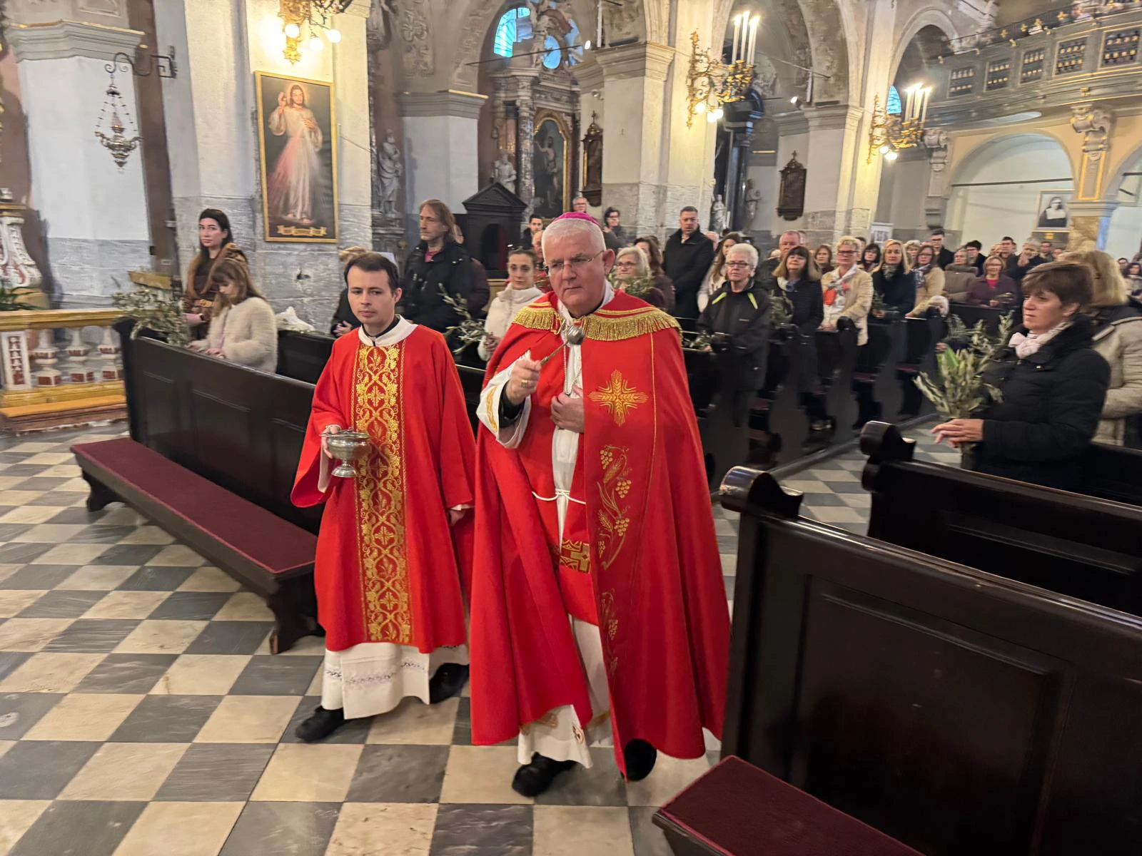 Cvjetnica u Rijeci - nadbiskup Uzinić predvodio misu i procesiju