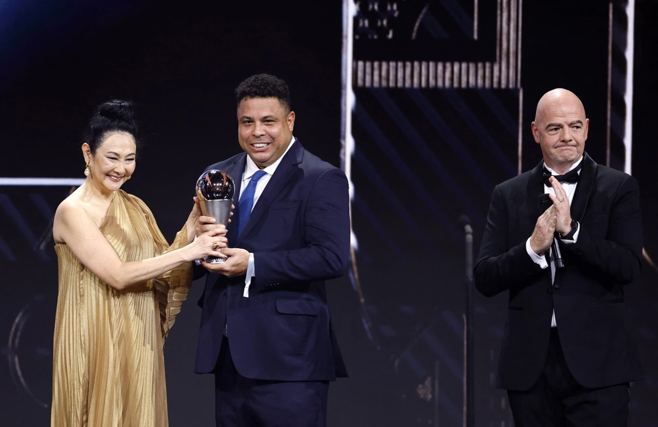 Peleova udovica Marcia Aoki, Ronaldo i Gianni Infantino, Foto: Sarah Meyssonnier/REUTERS