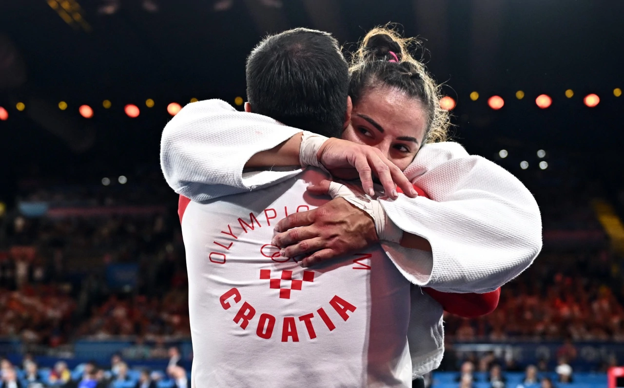 Barbara Matić s trenerom slavi zlato, Foto: Kim Kyung-Hoon/REUTERS