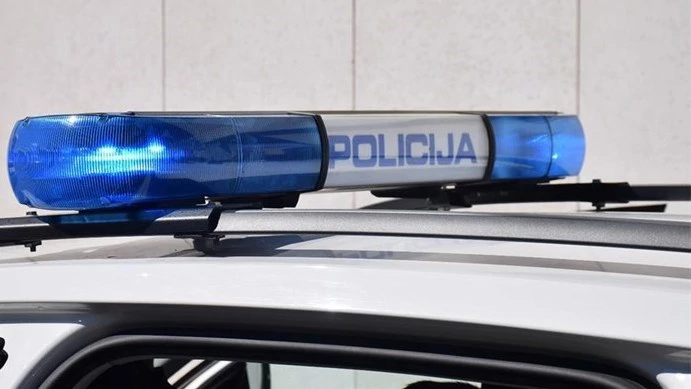 Viškovo: Dvije osobe pronađene u stanu, žena u bolnici, muškarac preminuo