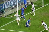 Poništen gol Fodena nakon reakcije VAR-a, Foto: Leon Kuegeler/REUTERS