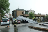 Krov pao na automobil u Zagrebu , Foto: Lovro Domitrovic /PIXSELL