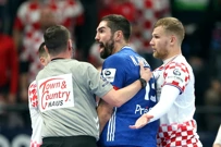 Zaiskrilo na terenu nakon prekršaja Mandića, Foto: Sanjin Strukic/PIXSELL