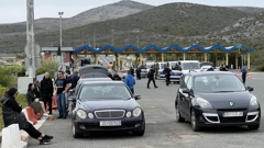 Navijači Dinama na izlazu s autoceste u Dugopolju, Foto: Ivo Čagalj/PIXSELL