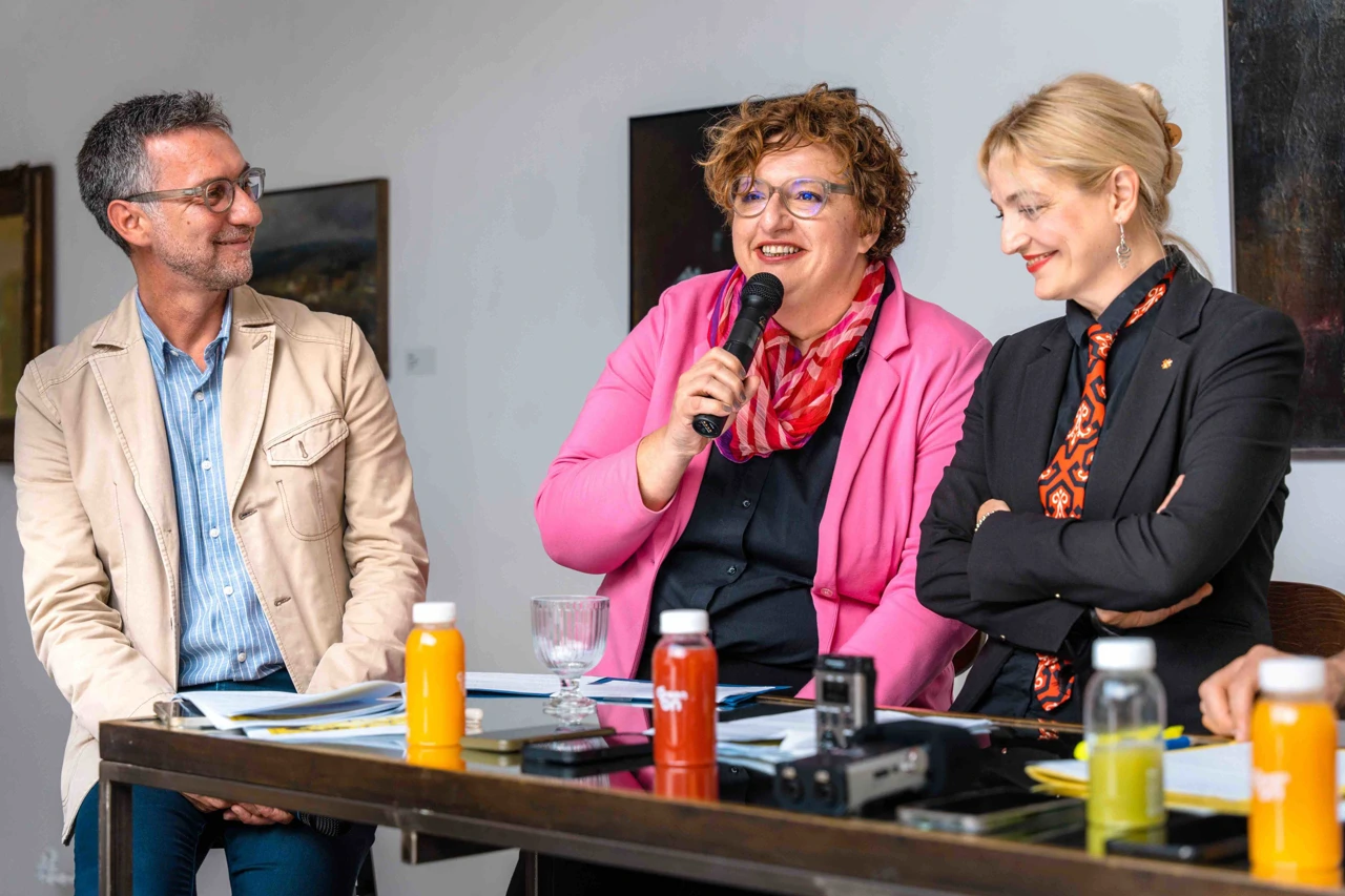 Dalibor Jakus, Emina Višnić i Paola Orlić