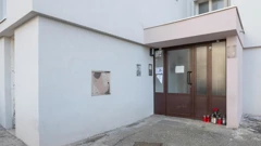 Zadar: Svijeće upaljene na ulazu u zgradu gdje je staricu usmrtio staford  