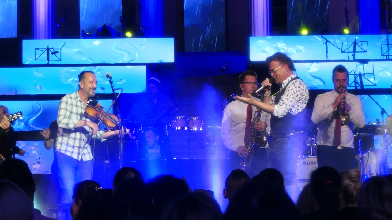 Gibonni uz jednog od svojih prijatelja - Marko Ramljak na violini, Foto: Edo Gracin/Radio Split