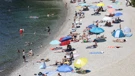Kupači na plaži Ploče na Kantridi