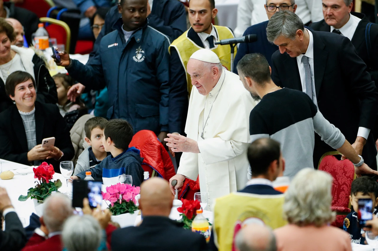 Papa priredio ručak za 1300 beskućnika i siromašnih, Foto: Remo Casilli/Reuters