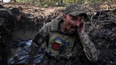 Pripadnik ukrajinske 'Kara-Dag' brigade u okolici Pokrovska tijekom topničke paljbe