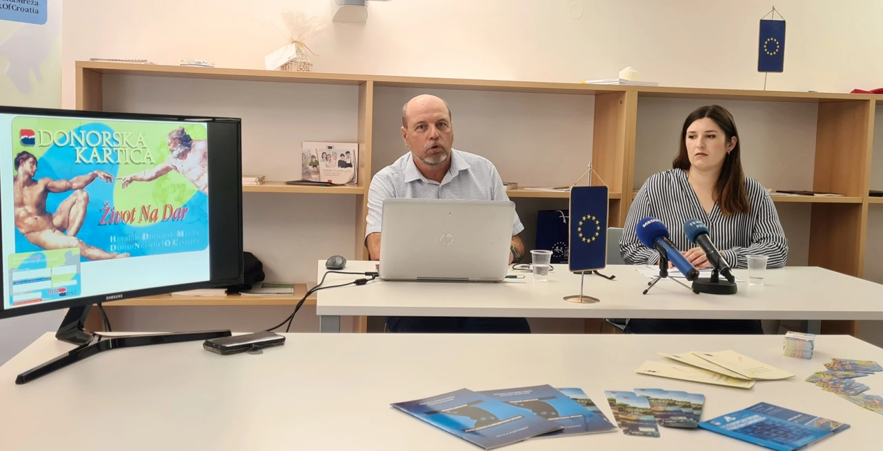 Konferencija za novinare u Puli, Nikola Žgrablić i Ljiljana Pamić Despić