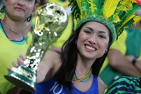Navijači na stadionu tijekom utakmice Hrvatske i Brazila u četvrtfinalu Svjetskog prvenstva u Katru  , Foto: Igor Kralj    /Pixsell