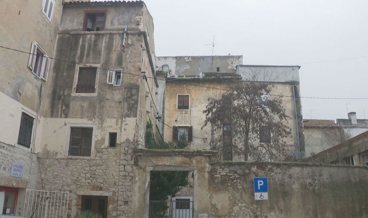 Derutne zgrade u srcu Zadra prijete građanima i turistima