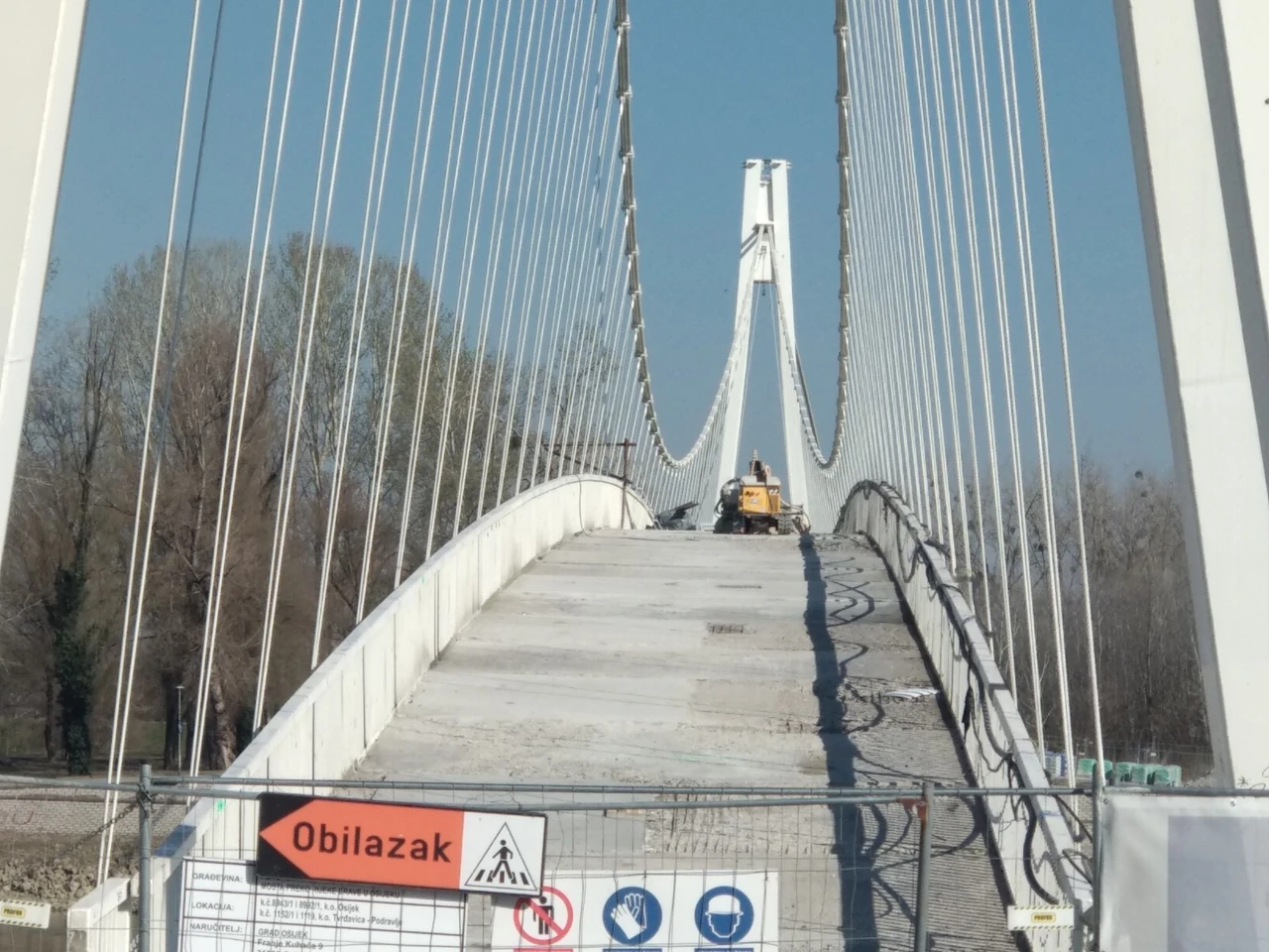 Radovi na rekonstrukciji hodne površine pješačkog mosta