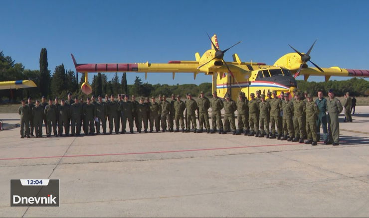 Medalje za pilote i tehničare kanadera: Sezona požara još nije završila