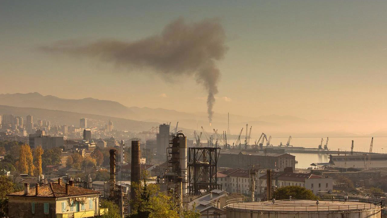 Ina: Riječka rafinerija proizvodi gorivo punim kapacitetom, domaća nafta se ne izvozi