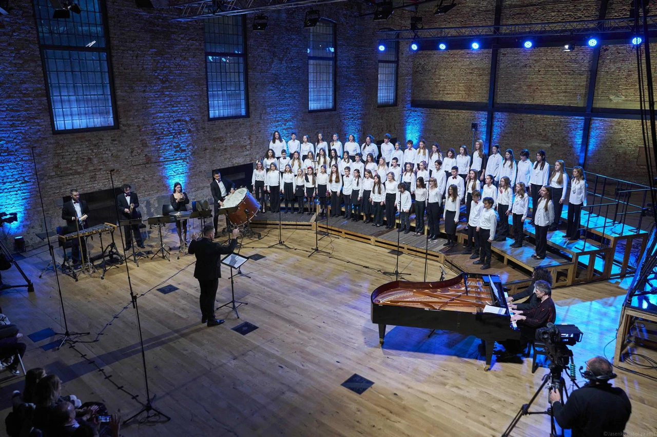 Vinko Karmelić, Dječji zbor HRT-a, Luis Camacho Montealegre, Luka Ivir, Jesús Arias Lizcano, Lucija Kovačić, Nina Cossetto, Viktor Čižić