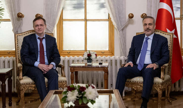 Turski ministar vanjskih poslova Hakan Fidan i šef ruske delegacije Vladimir Medinski