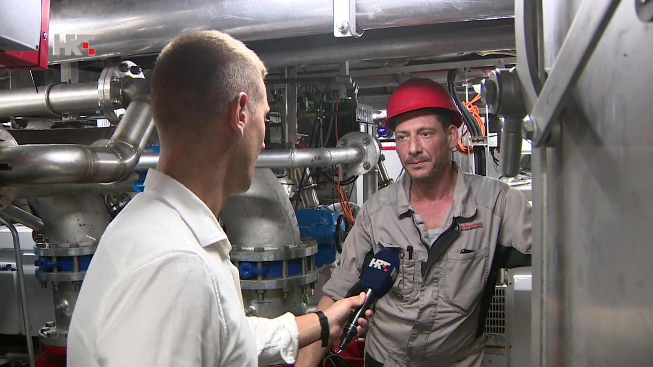 U Tehnomontu porinuta dva vatrogasna broda: HRT u utrobi , Foto: Regionalni dnevnik/HRT