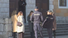 Zadar, policija ispred zgrade u kojoj su četiri škole  , Foto: HTV/HRT