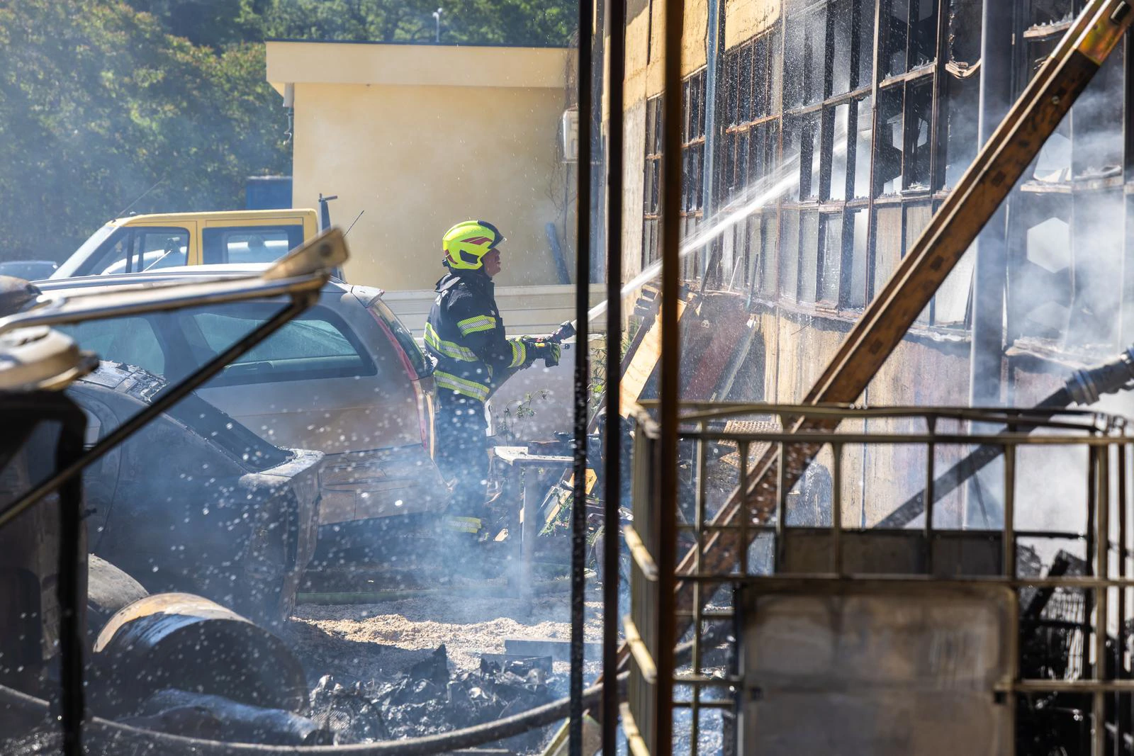 Pula: U požaru skladišta počinjena veća materijalna šteta