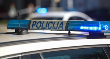 Uhićen muškarac povezan s paljenjem automobila 