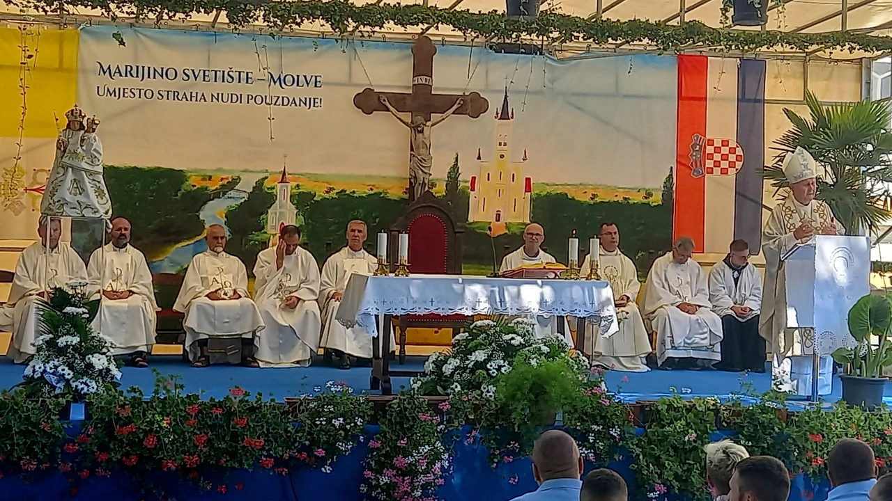 Celebración eucarística en el Día de la Virgen, Molve