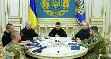 Volodimir Zelenski s članovima pregovaračkog tima