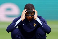Kylian Mbappe sa zaštitnom maskom, Foto: Kai Pfaffenbach/REUTERS