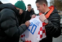 Joško Gvardiol dijeli autograme, Foto:  Sime Zelic /Pixsell