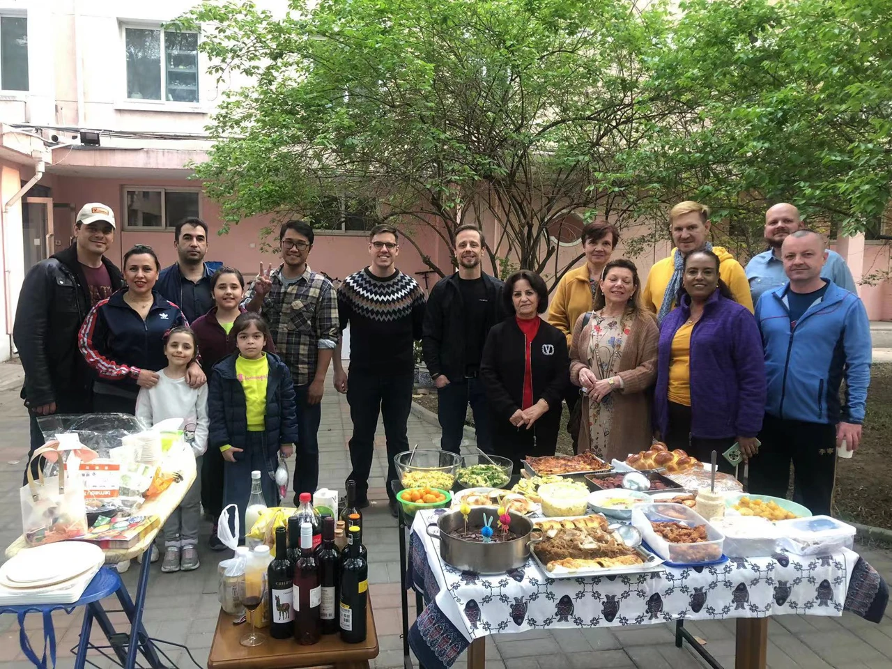 Dubravko s prijateljima u Kini