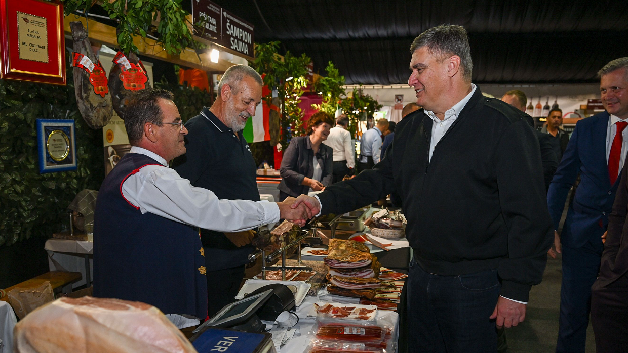 Zoran Milanović na sajmu pršuta u Tinjanu
