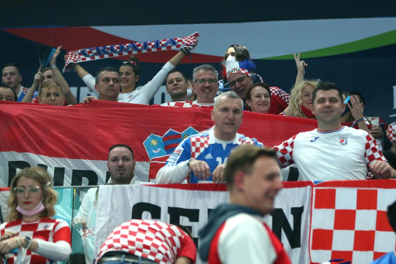 Navijači na utakmici Hrvatska - Srbija, Foto: Sanjin Strukic /PIXSELL