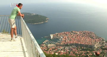 Bračni par naplaćuje pogled sa Srđa na Dubrovnik