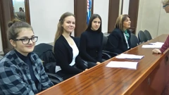 Mlade debatantice u Gradskoj vijećnici (Foto: Neva Funčić / HRT - Radio Rijeka)