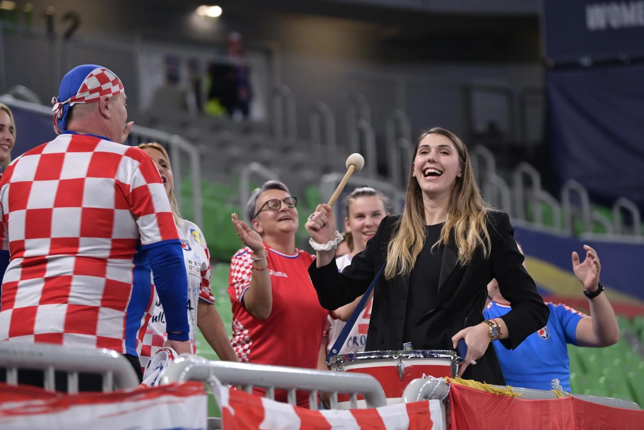 Ćamila Mičijević zbog ozljede EP prati s tribine kao navijačica 
