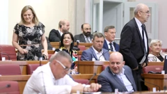 Teške riječi i uvrede razmijenili su zastupnici 