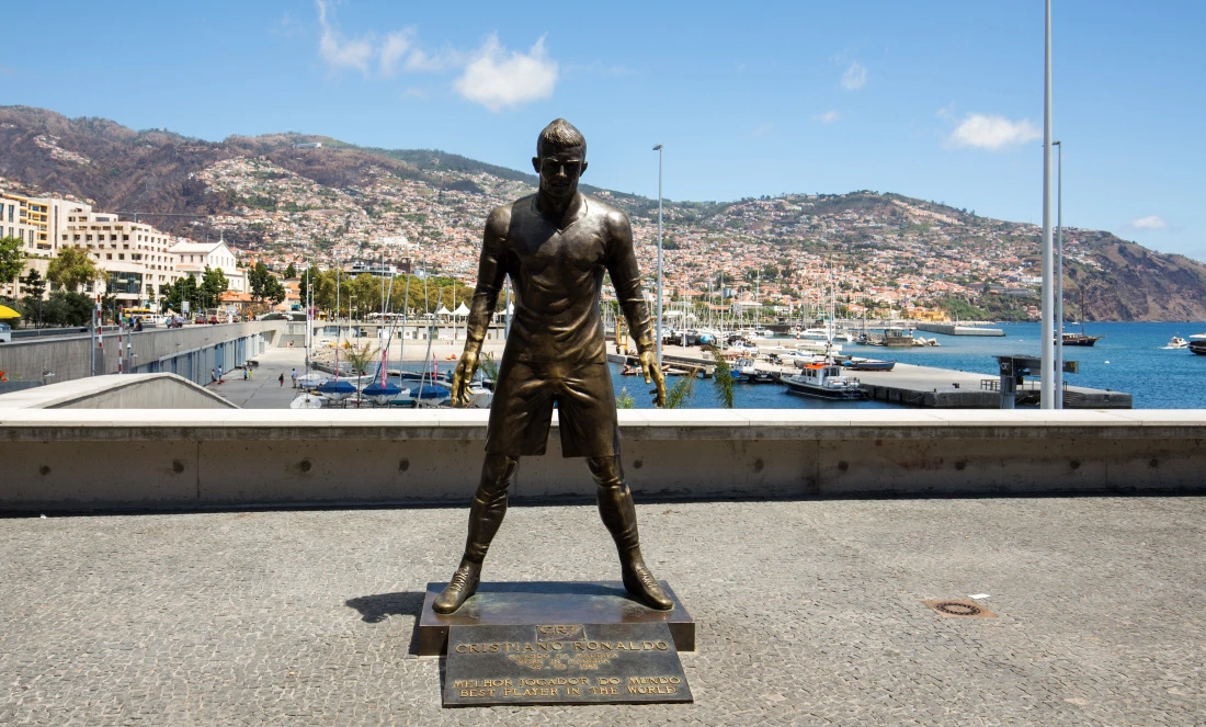Ronaldov kip ispred muzeja