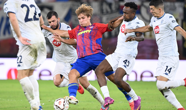 Rokas Pukštas u akciji protiv Dinamo Cityja