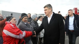 Milanović u kontejnerskom naselju u Petrinji