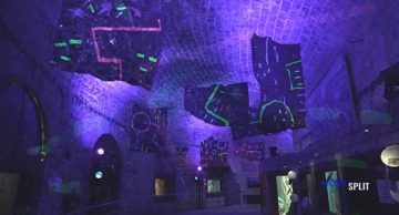 Umjetnički vrisak zbog plastike u moru: akvarij pretvoren u upozorenje