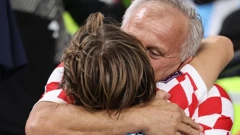 Luka Modrić u očevom zagrljaju