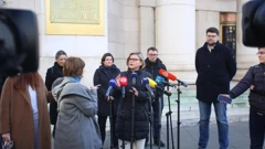 Obraćanje medijima ispred HNB-a, arhivska fotografija 