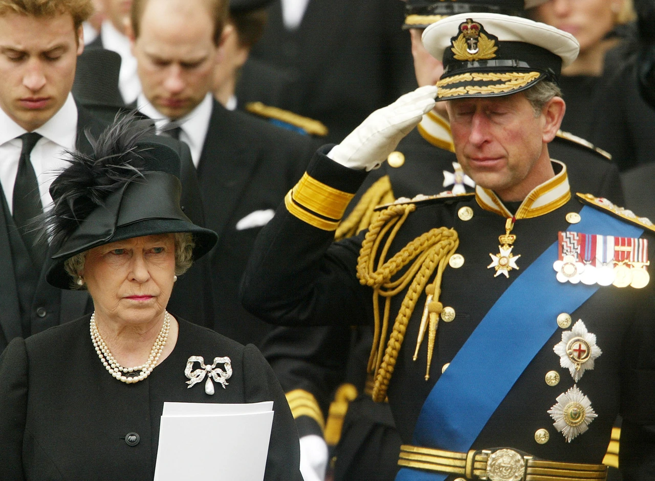 Kraljica Elizabeta II. i princ Charles