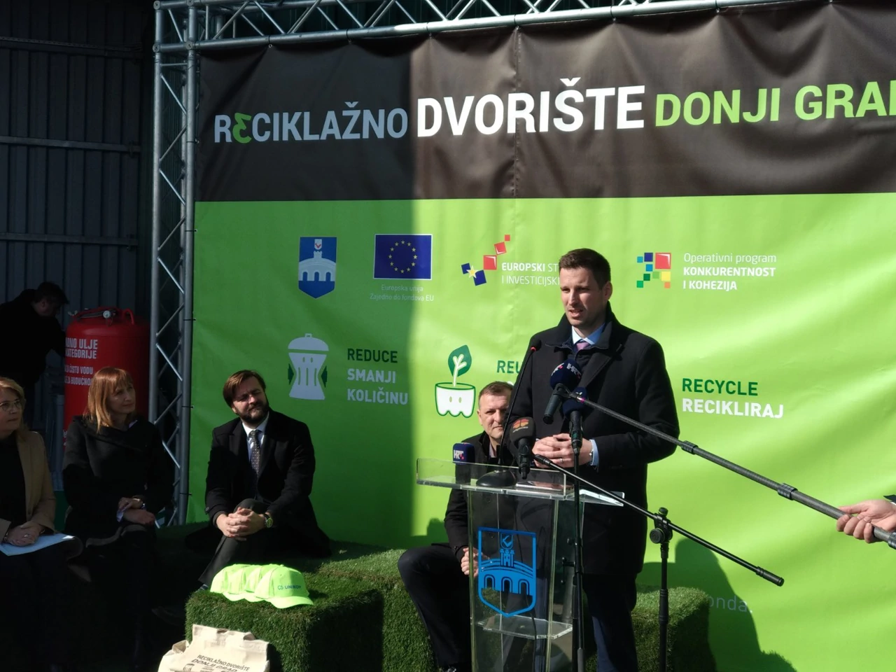 Gradonačelnik Ivan Radić na otvaranju reciklažnog dvorišta u Donjem gradu, Foto: Vlatko Franjin/Radio Osijek