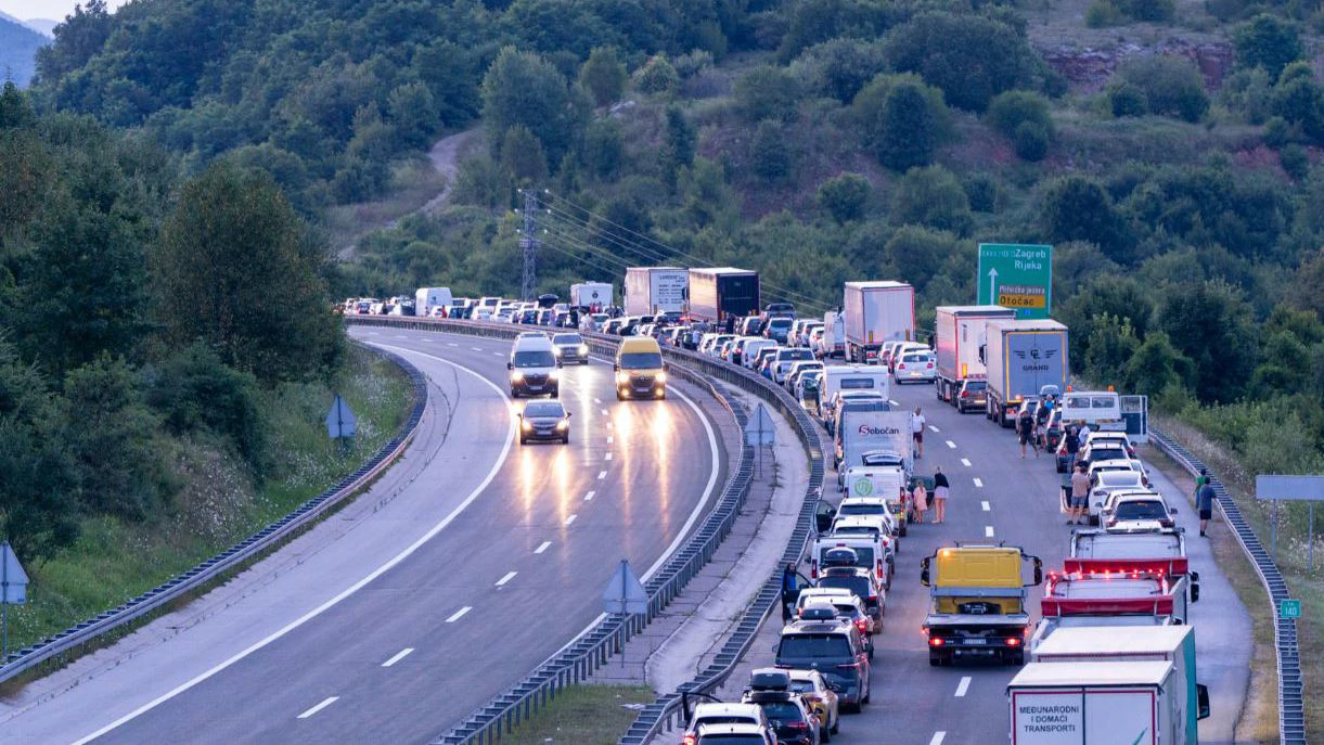 Kolone zbog teške prometne nesreće na A1